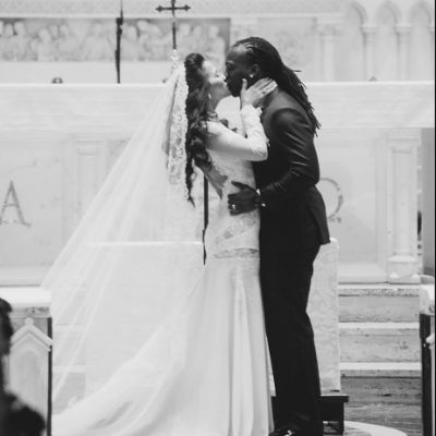 Maria Hanslovan and her husband, Andrew McCutchen shared kisses during their wedding ceremony.